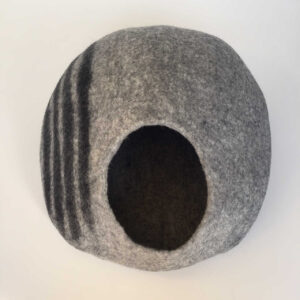 Cocoon20 - Cat Cave - cocon lichtgrijs zebra met donkere strepen opzij