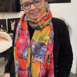 Zachte lichte wintersjaal felle kleuren van de regenboog